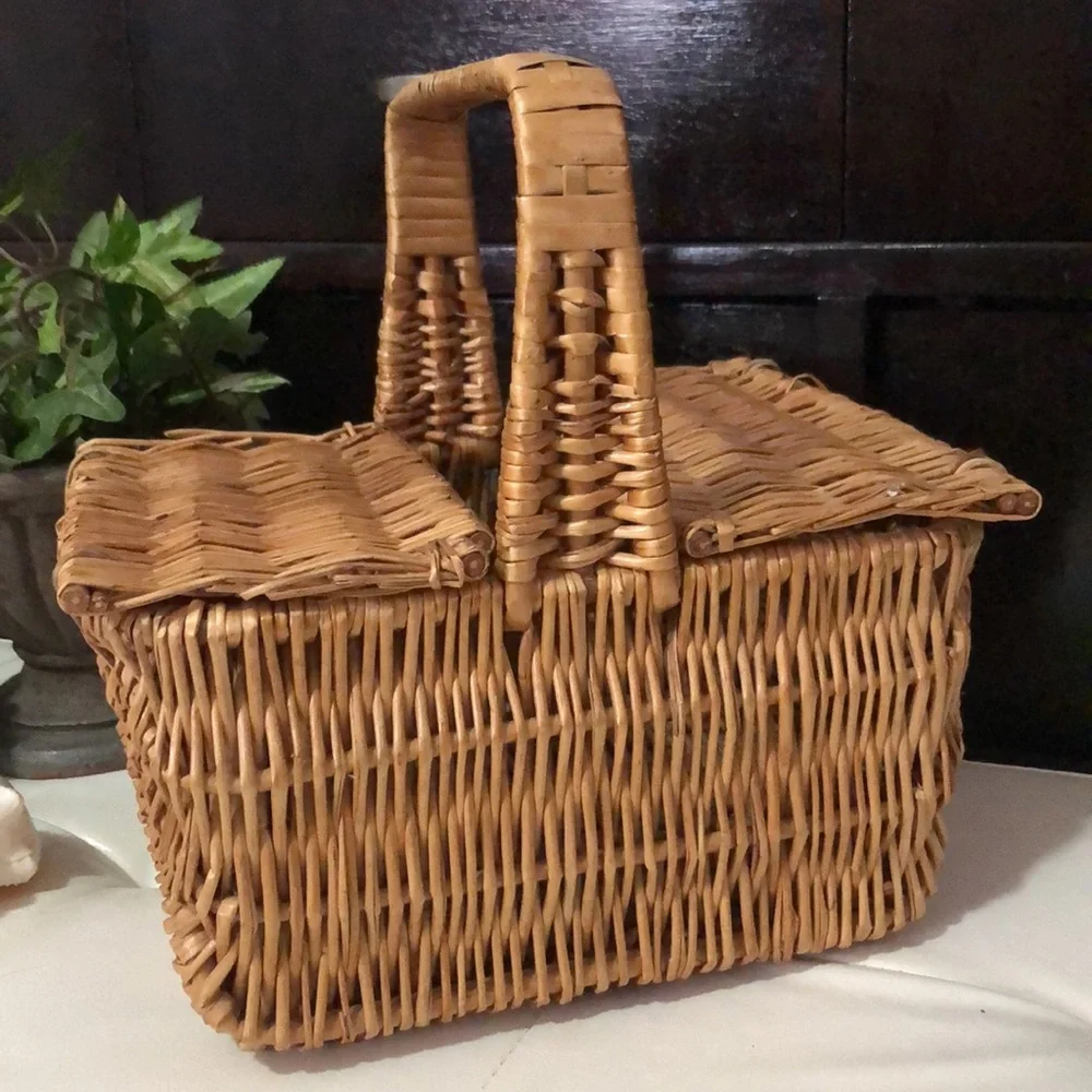 Vintage Wicker “Picnic Basket” Style Purse/Tote-9x7x5